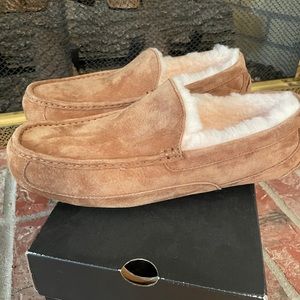 UGG M Ascot house shoes for Men.  New with box.